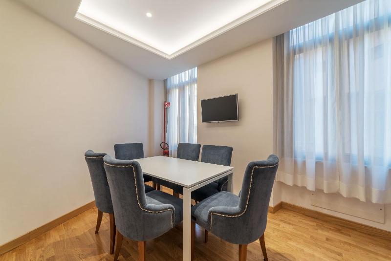 Deluxe Apartment - Separate Building image 3