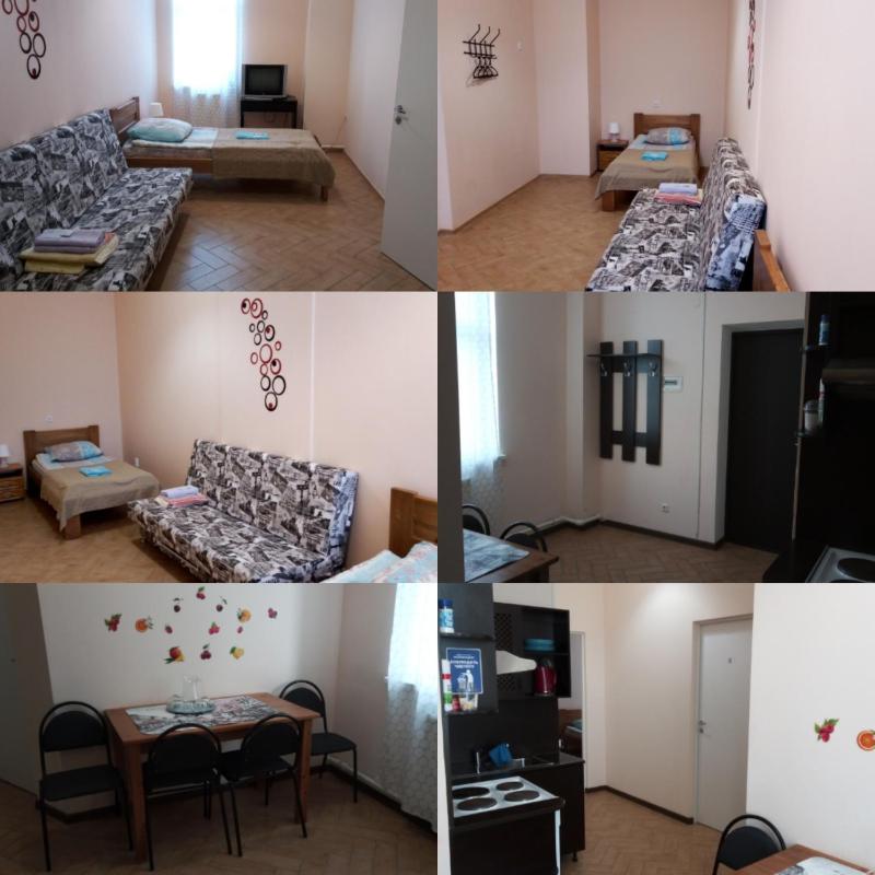 Economy Triple Room with Shared Bathroom image 1