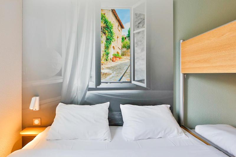 Quadruple Room - Non-Smoking image 3