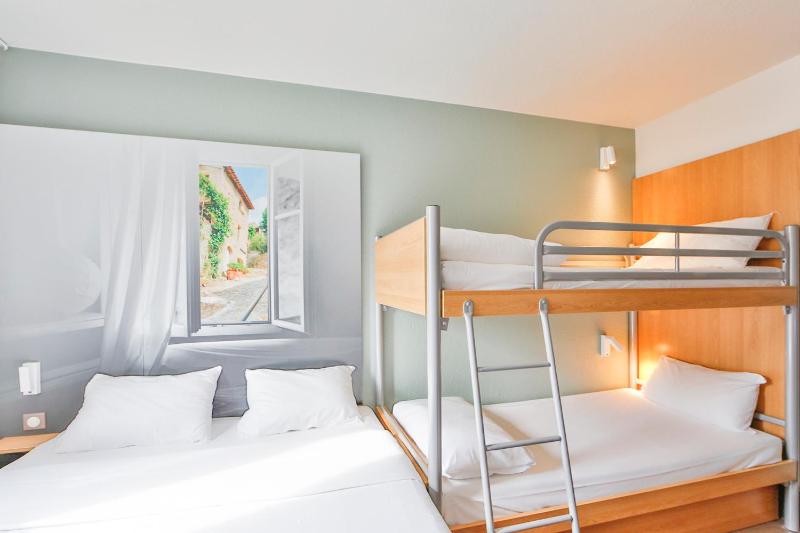 Quadruple Room - Non-Smoking image 4