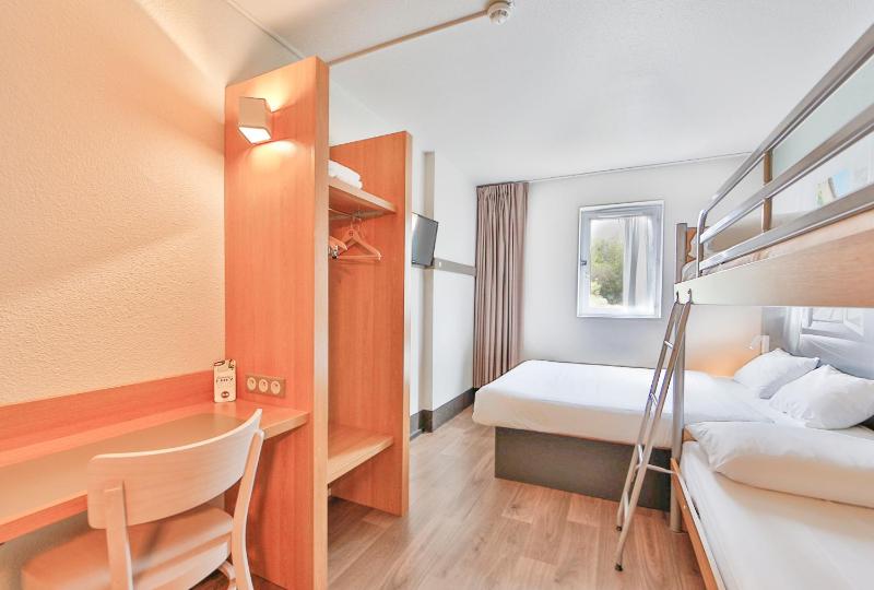 Quadruple Room - Non-Smoking image 2