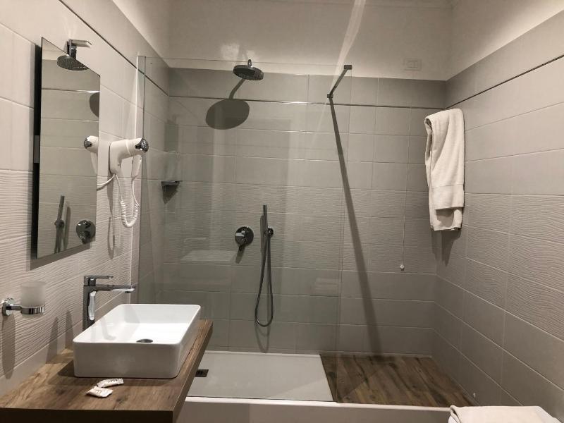 Superior Double Room image 3