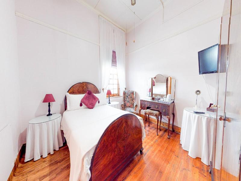  Double Room image 4