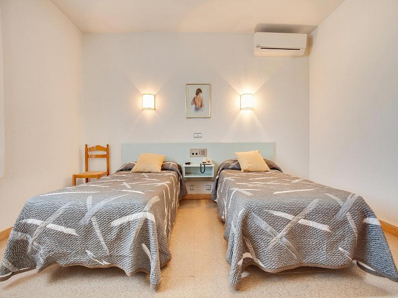 Double Room image 3