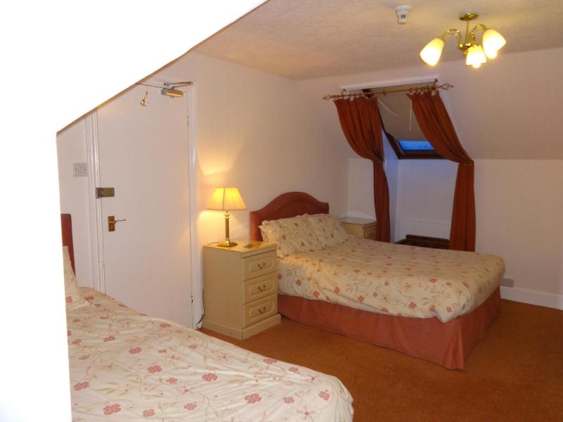 Family Room (2 Adults + 2 Children) image 4