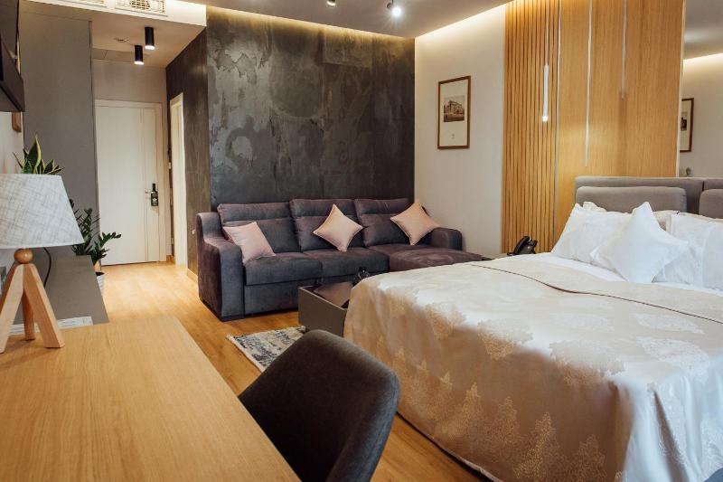 Deluxe with Spa Bath image 4