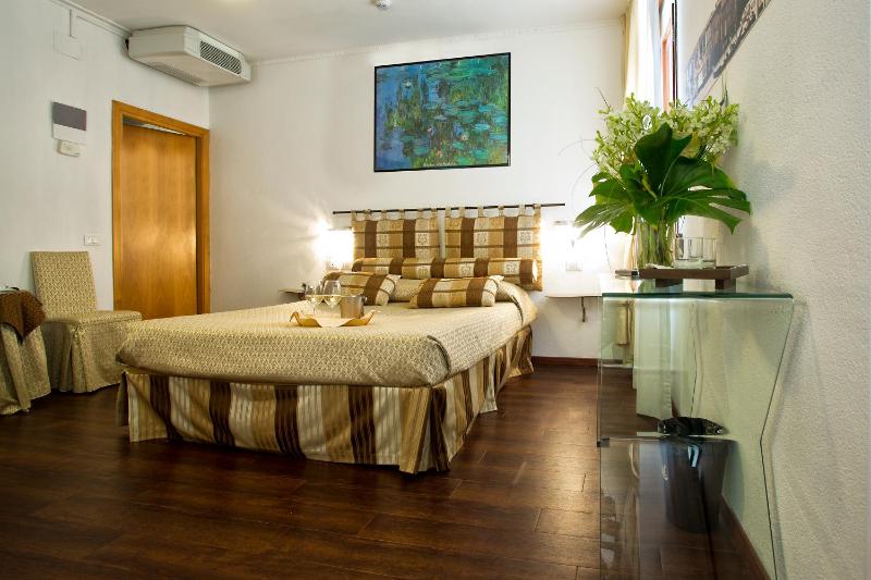 Superior Double or Twin Room image 2