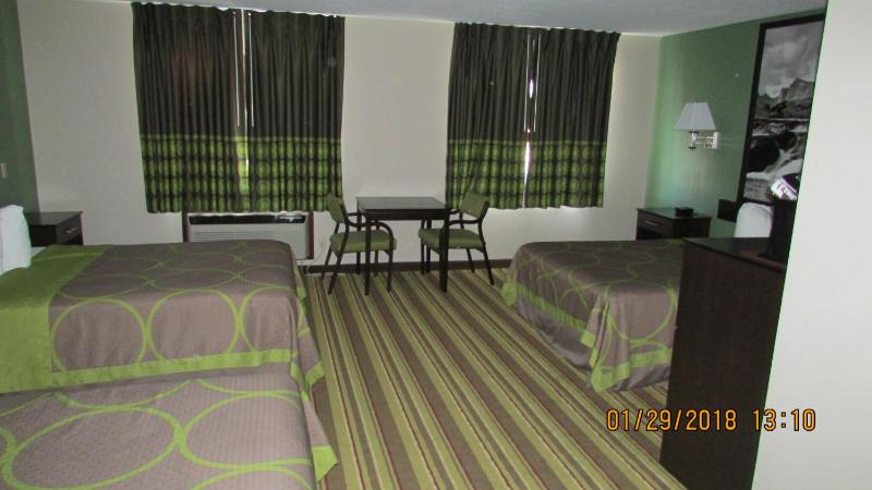 Queen Room with Three Queen Beds - Non-Smoking image 2