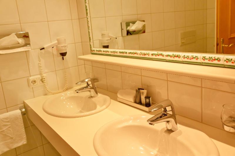 Double Room image 2