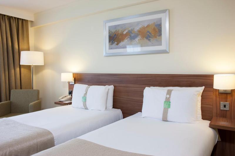 Premium Room with Two Single Beds image 3