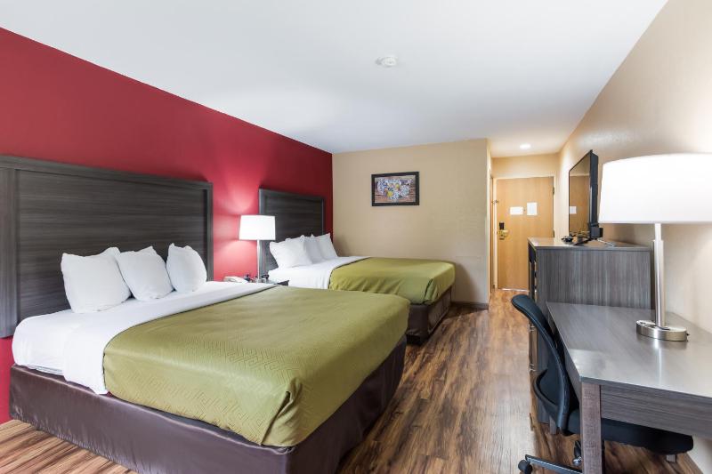 Queen Room with Two Queen Beds - Non-Smoking image 3