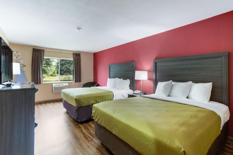 Queen Room with Two Queen Beds - Non-Smoking image 2