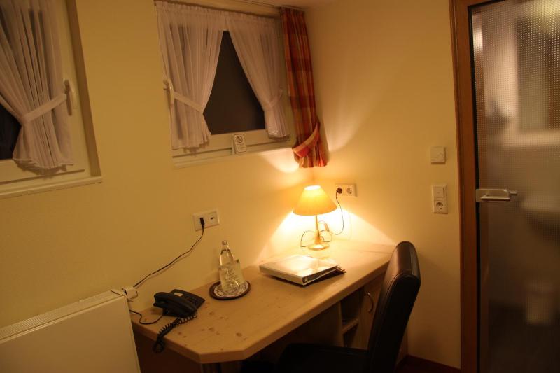 Standard Single Room image 2