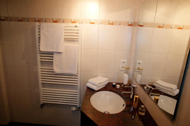 Deluxe Double Room image 2