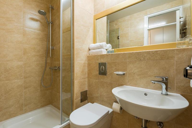 Double Room with Sea View image 2