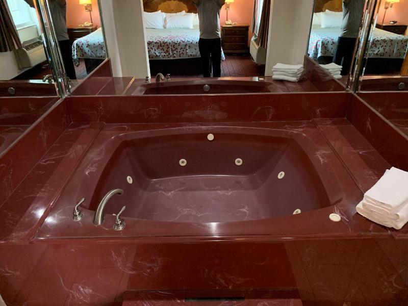 King Suite with Spa Bath image 4