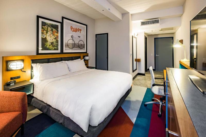 King Suite image 2