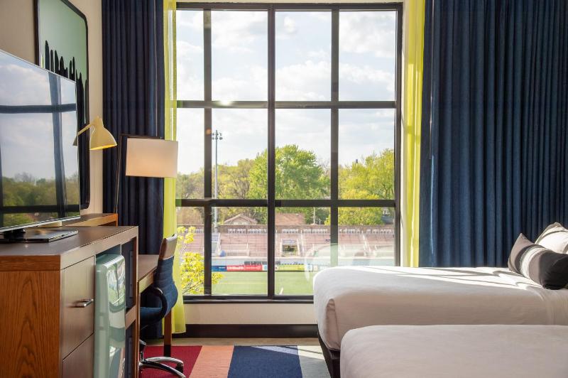 One-Bedroom Suite image 4