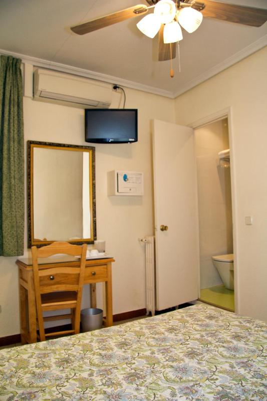 Double Room image 2