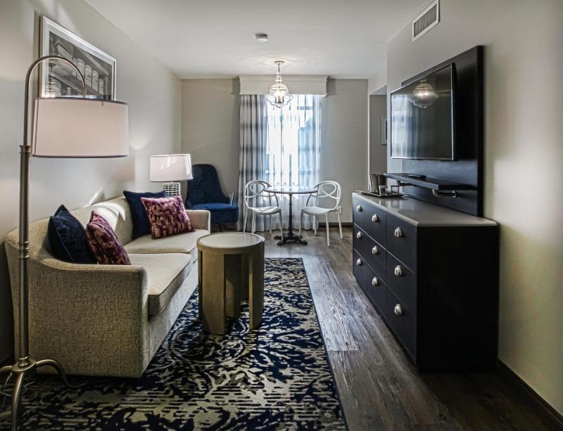 One-Bedroom King Suite image 3