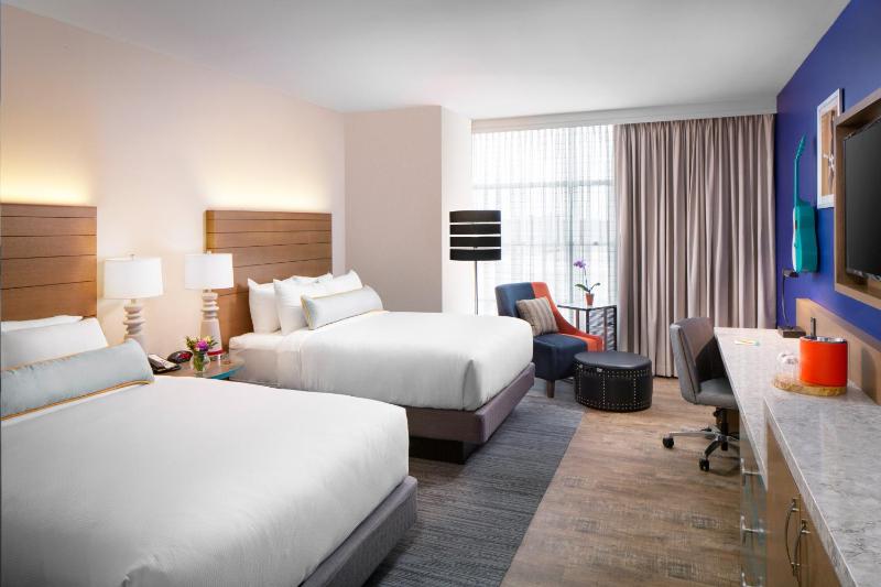 Queen Room with Two Queen Beds - Non-Smoking image 3