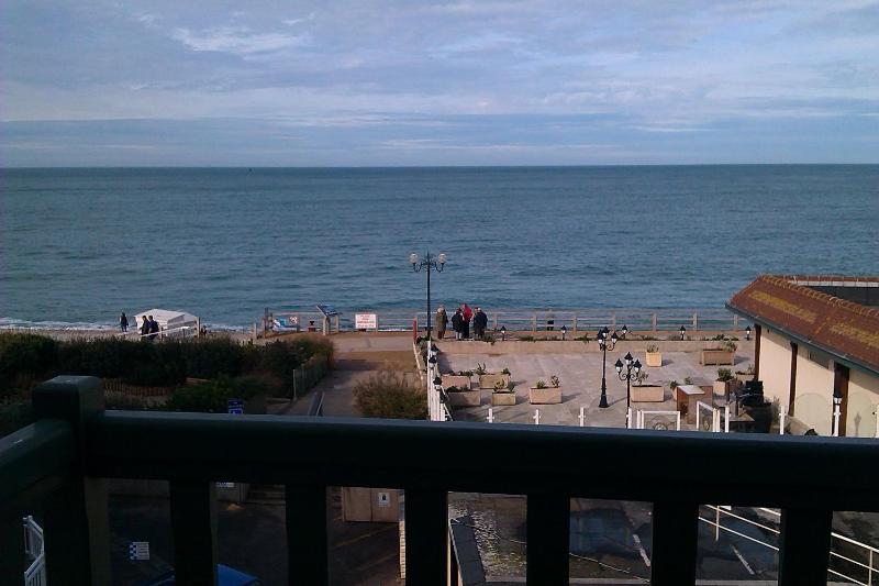 Double Room with Private External Bathroom - Sea View image 2