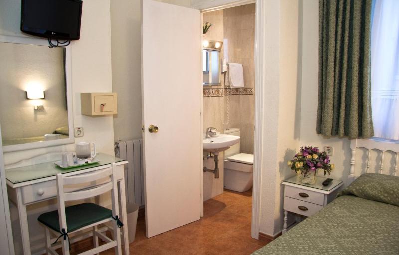 Single Room image 4