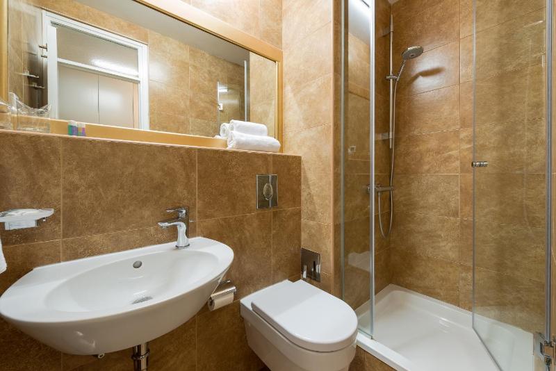 Double Room with Sea View image 3