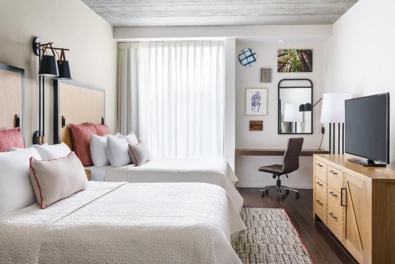 Standard Queen Room with Two Queen Beds image 2