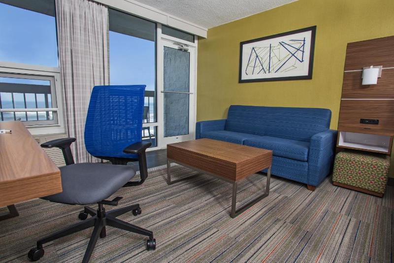 Superior King Room with Sea View Non-Smoking image 4