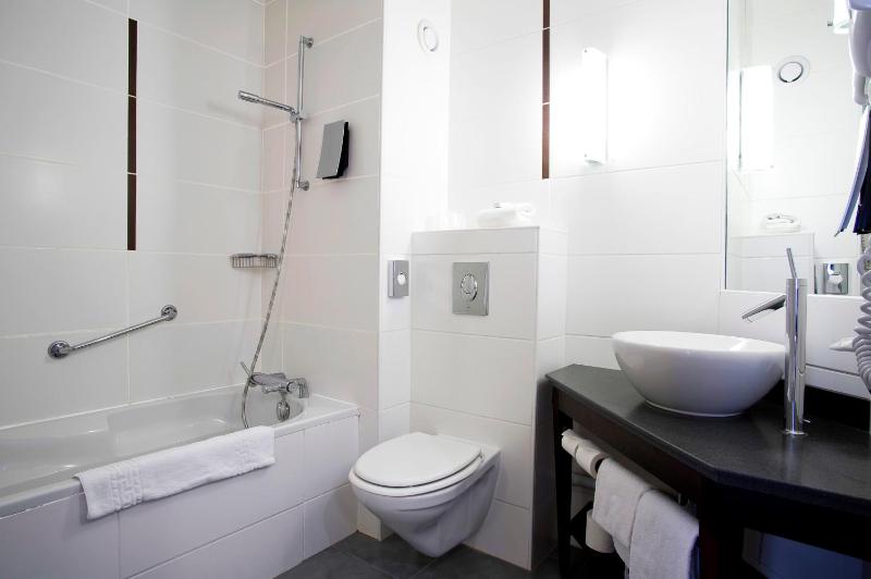 Standard Double Room with Sofa Bed image 2