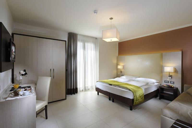 Classic Quadruple Room image 1