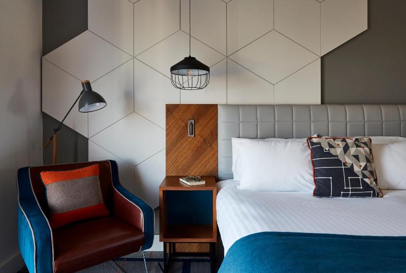 Standard King or Twin Room image 4
