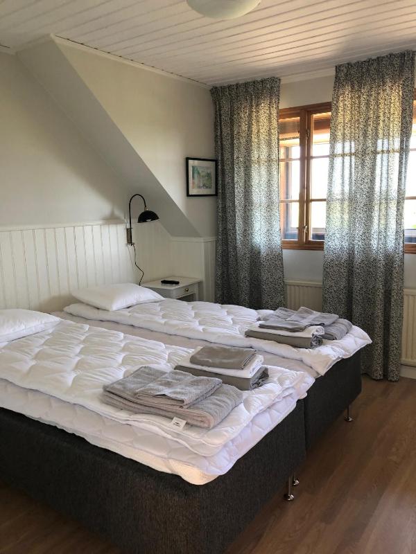 Deluxe Double Room with Balcony image 4