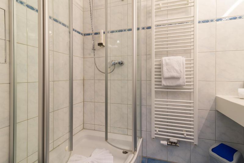 Single Room image 4