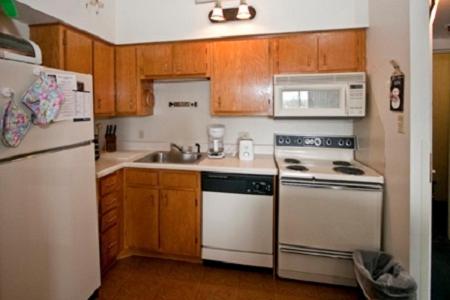 One-Bedroom Suite image 3