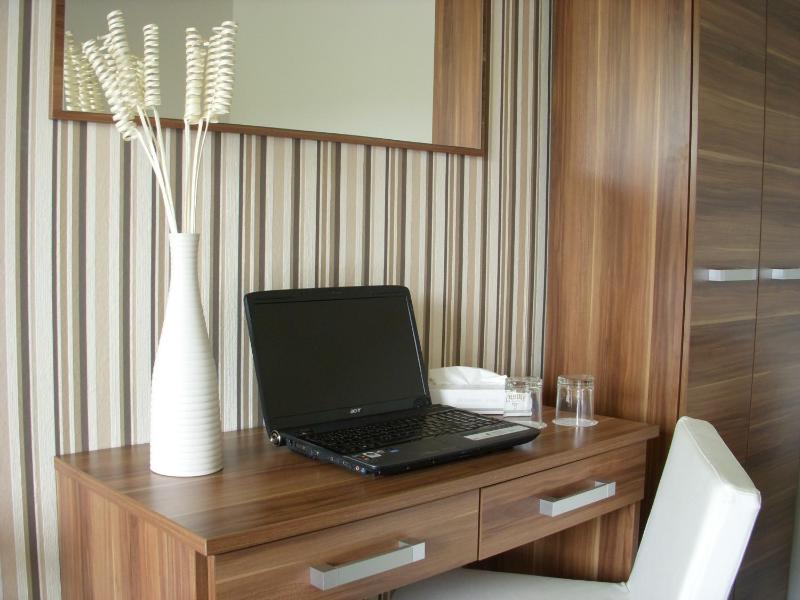 Deluxe Two-Bedroom Family Suite image 3