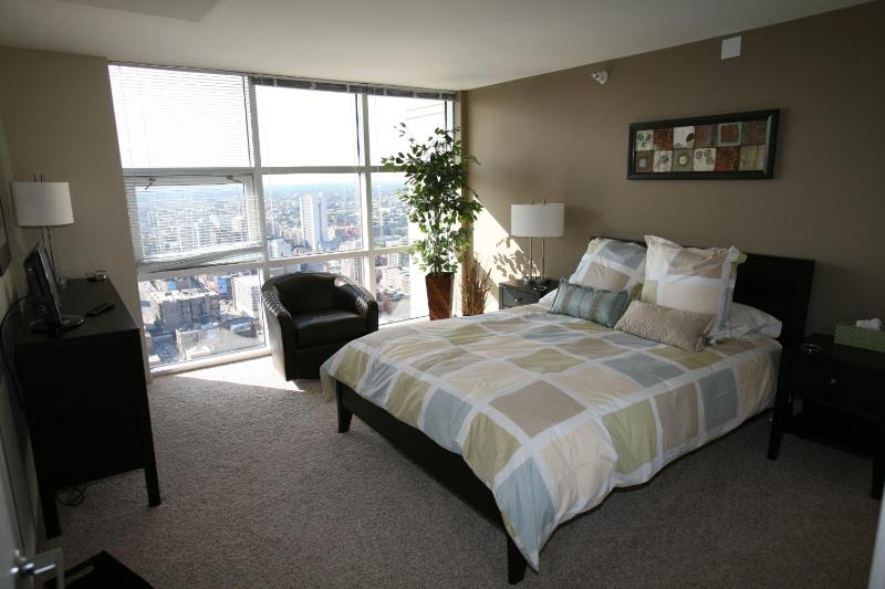 One-Bedroom Penthouse Apartment 7 image 3