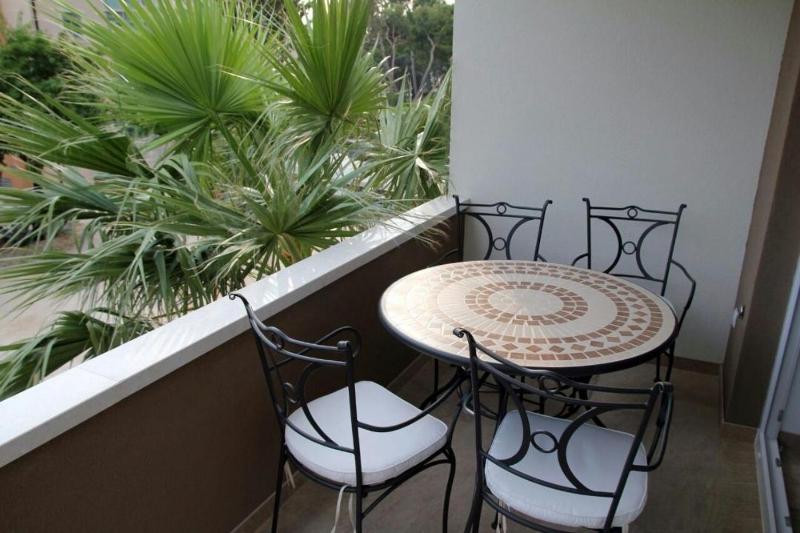 One-Bedroom Apartment with Terrace image 3