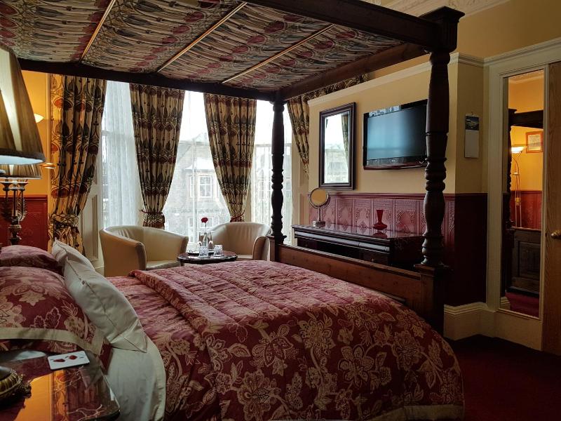 Deluxe King Room image 2