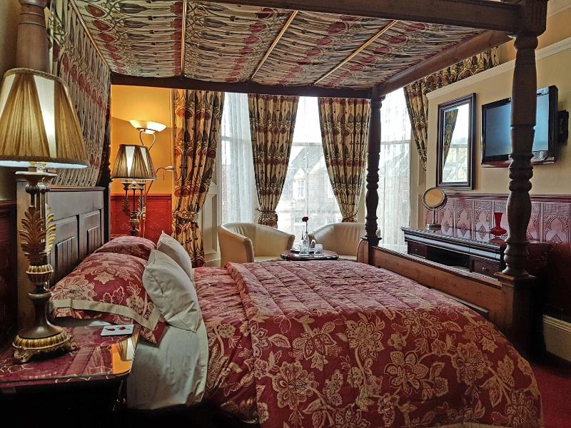 Deluxe King Room image 4