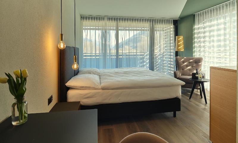 Deluxe Double Room with Balcony image 4