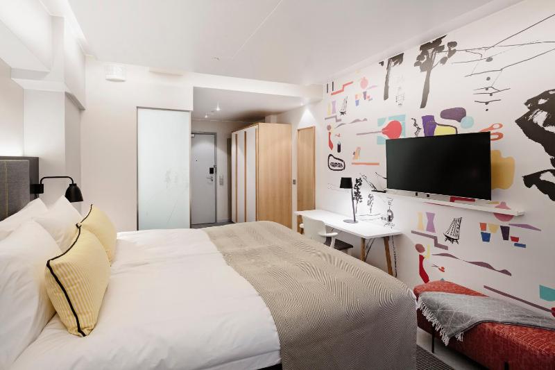 Standard Double Room image 4