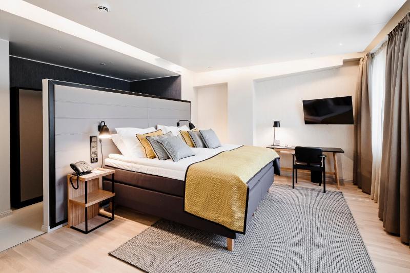 One-Bedroom Suite image 2