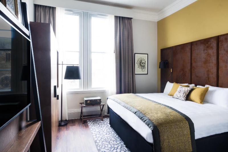 Premium King Room with Cathedral View image 1