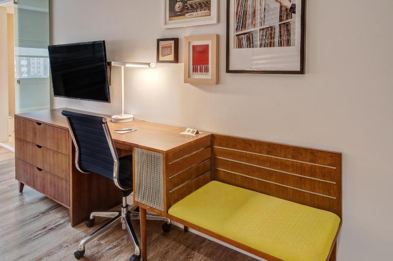 Corner King Room image 3