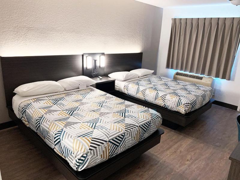Deluxe Quadruple Room image 2