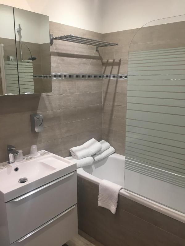 Standard Triple Room image 4