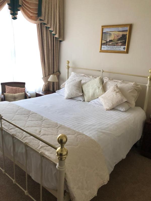 One-Bedroom Suite image 2