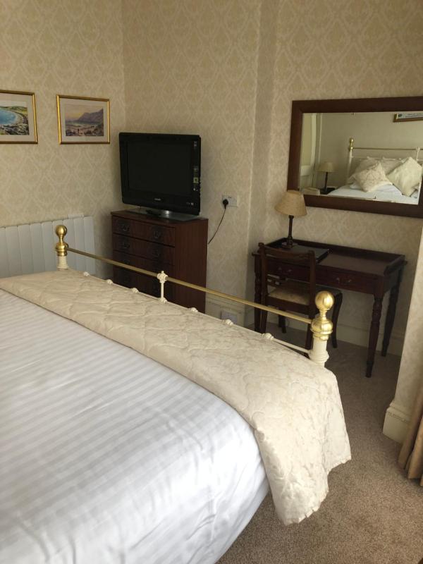 One-Bedroom Suite image 3
